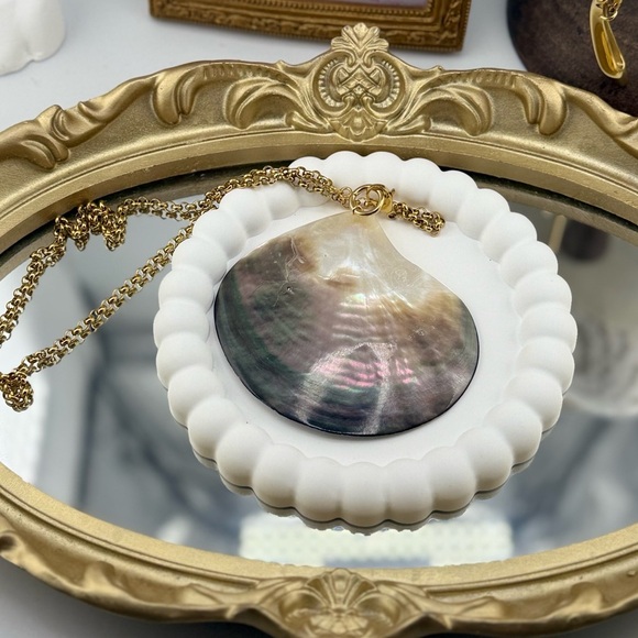 Gold plated Natural Shell Necklace Anthropologie - Picture 8 of 9